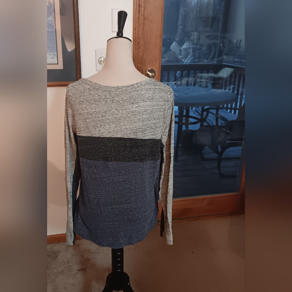 James Perse Gray Colorblock Long Sleeve Top Size 4 - Picture 3 of 4